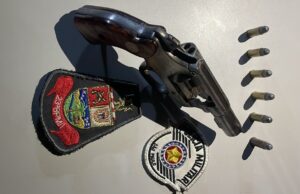 Denúncia de populares leva à prisão de suspeito armado na Avenida do Carnaval em Guaratinguetá