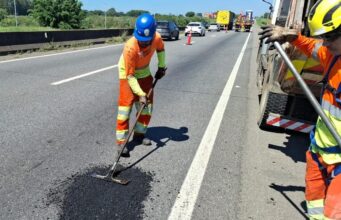 Via Dutra intensifica recuperação do pavimento e atua em 176 pontos em um único dia