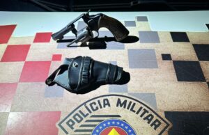 Homem é preso por porte ilegal de arma em meio à multidão no Carnaval de Guaratinguetá