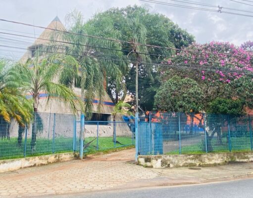 Professora é denunciada por suposta injúria racial contra aluna de 7 anos em escola de Guaratinguetá
