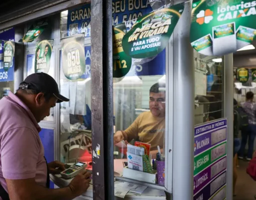 Mega-Sena acumula e prêmio principal chega a R$ 17 milhões