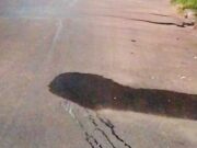 Prefeitura realiza reparo e fecha buraco que causou prejuízo à motorista no Jardim do Vale em Guaratinguetá