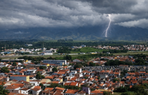 Instabilidade avança e coloca Guaratinguetá em estado de atenção para risco de temporal