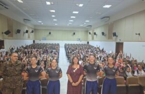 Alunos da EEAR compartilham histórias e inspiram jovens em ação socioeducativa