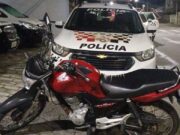 Casal é detido após fuga de moto e série de infrações em Guaratinguetá
