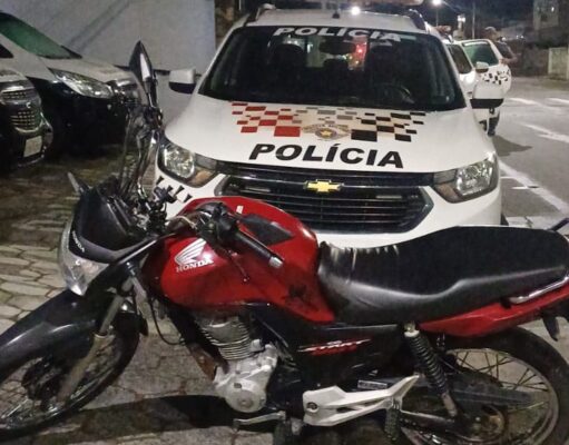 Casal é detido após fuga de moto e série de infrações em Guaratinguetá