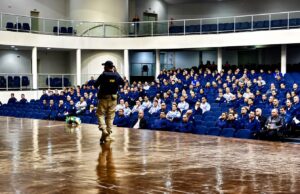 PRF realiza palestra sobre segurança no trânsito para militares da EEAR em Guaratinguetá