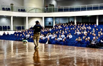 PRF realiza palestra sobre segurança no trânsito para militares da EEAR em Guaratinguetá