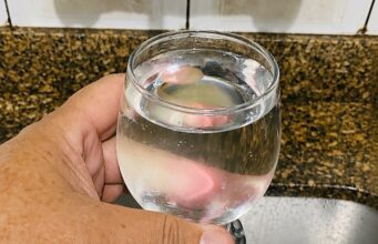 Moradores de Guaratinguetá relatam sabor estranho na água fornecida pela SAEG