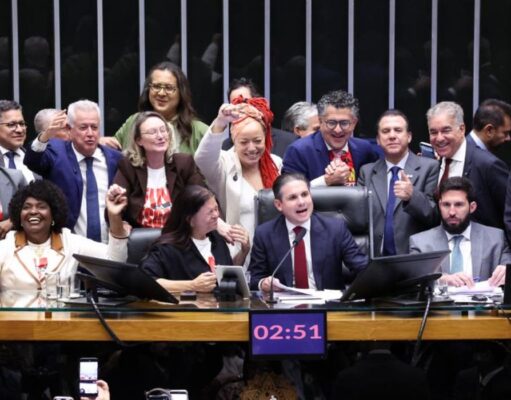 Câmara aprova, em dois turnos, PEC pelo fim da escala 6×1