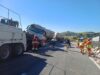 Colisão traseira entre caminhões interdita totalmente a Via Dutra em Guaratinguetá