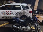 Moto furtada em Guaratinguetá é recuperada pela PM em Aparecida; homem é preso