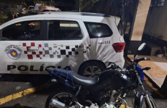 Moto furtada em Guaratinguetá é recuperada pela PM em Aparecida; homem é preso