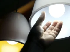Aneel mantém bandeira tarifária amarela em agosto; conta de luz segue com cobrança extra