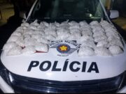 Tonel “recheado” de drogas é encontrado enterrado em área de mata em Aparecida