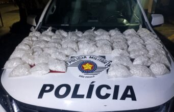 Tonel “recheado” de drogas é encontrado enterrado em área de mata em Aparecida