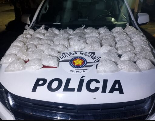 Tonel “recheado” de drogas é encontrado enterrado em área de mata em Aparecida